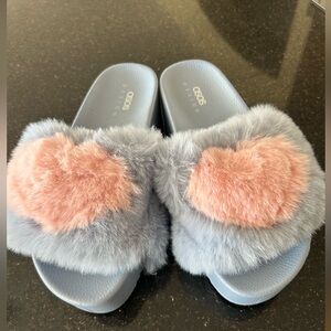 NEW Women’s ASOS Fluffy Platform Slides Sz 8